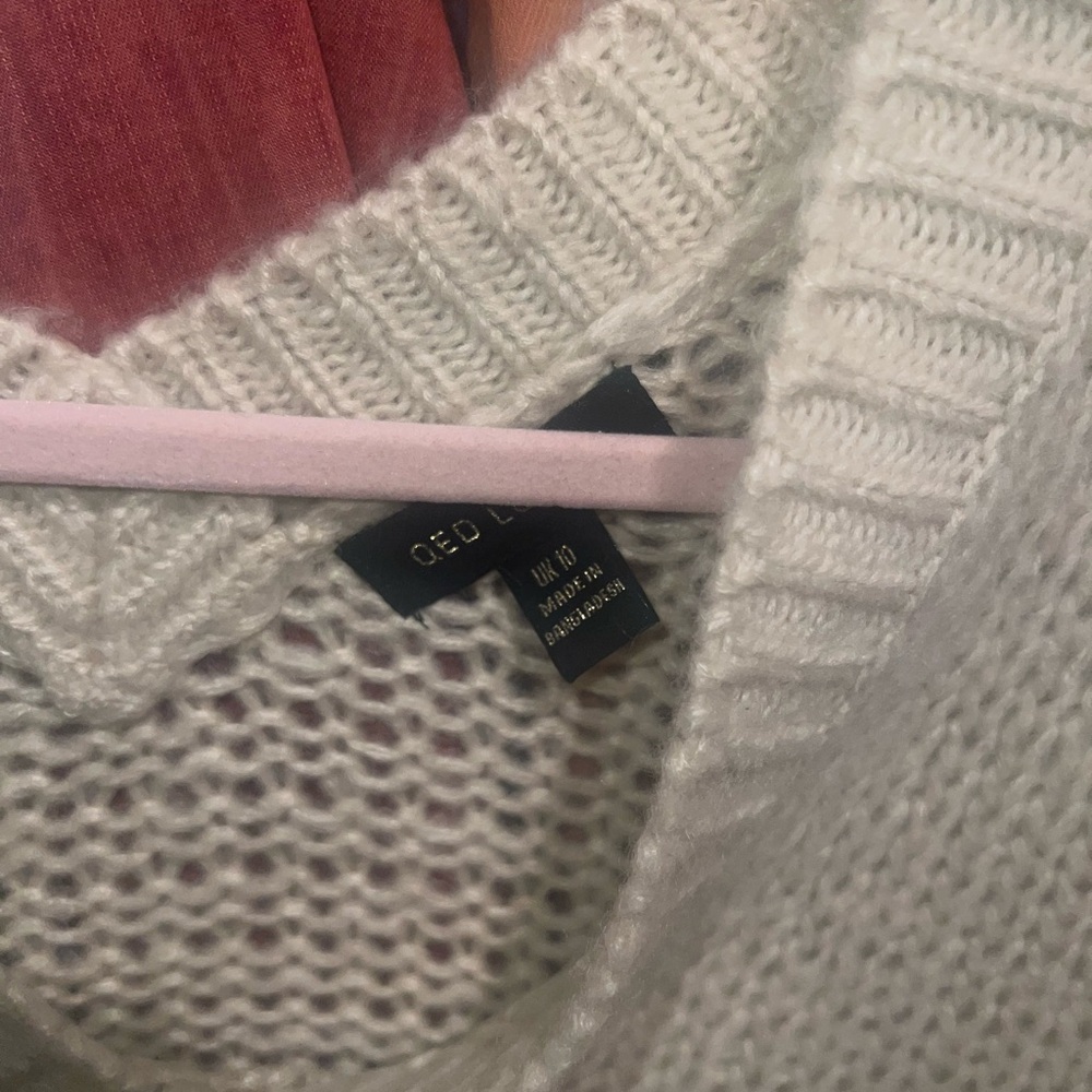 QED London Cream V-Neck Sweater - Picture 3 of 5